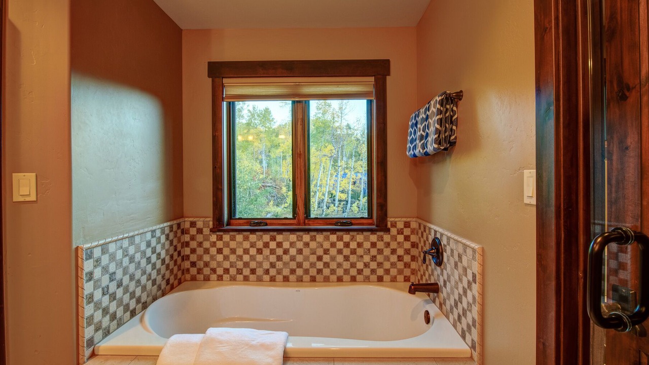 Photo of Bathroom in Columbine Lake