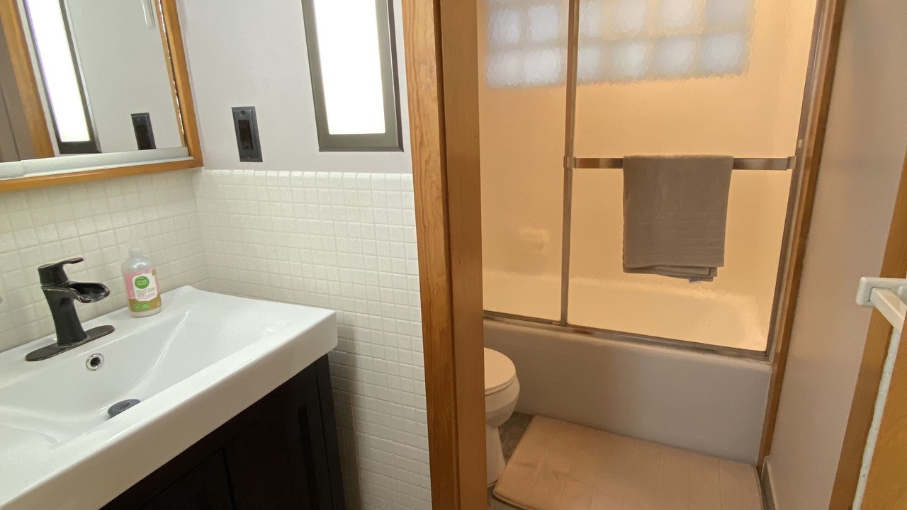 Photo of Bathroom in Maple City