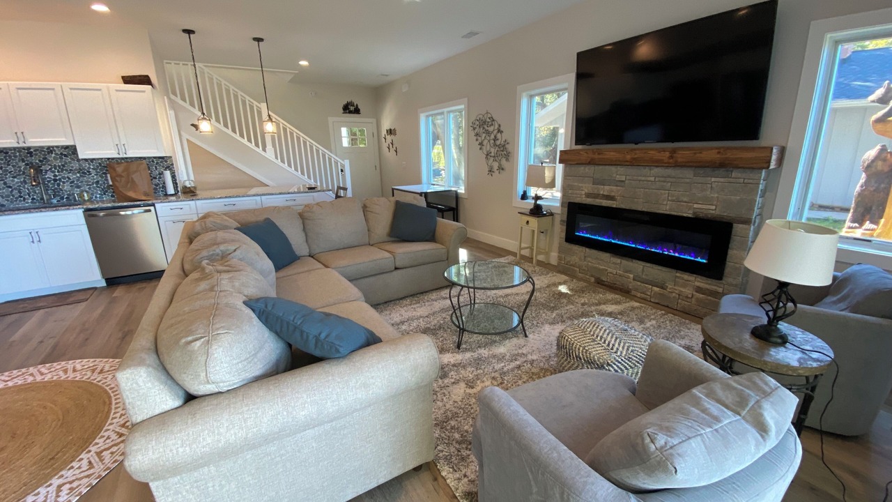 Photo of Livingroom in Maple City