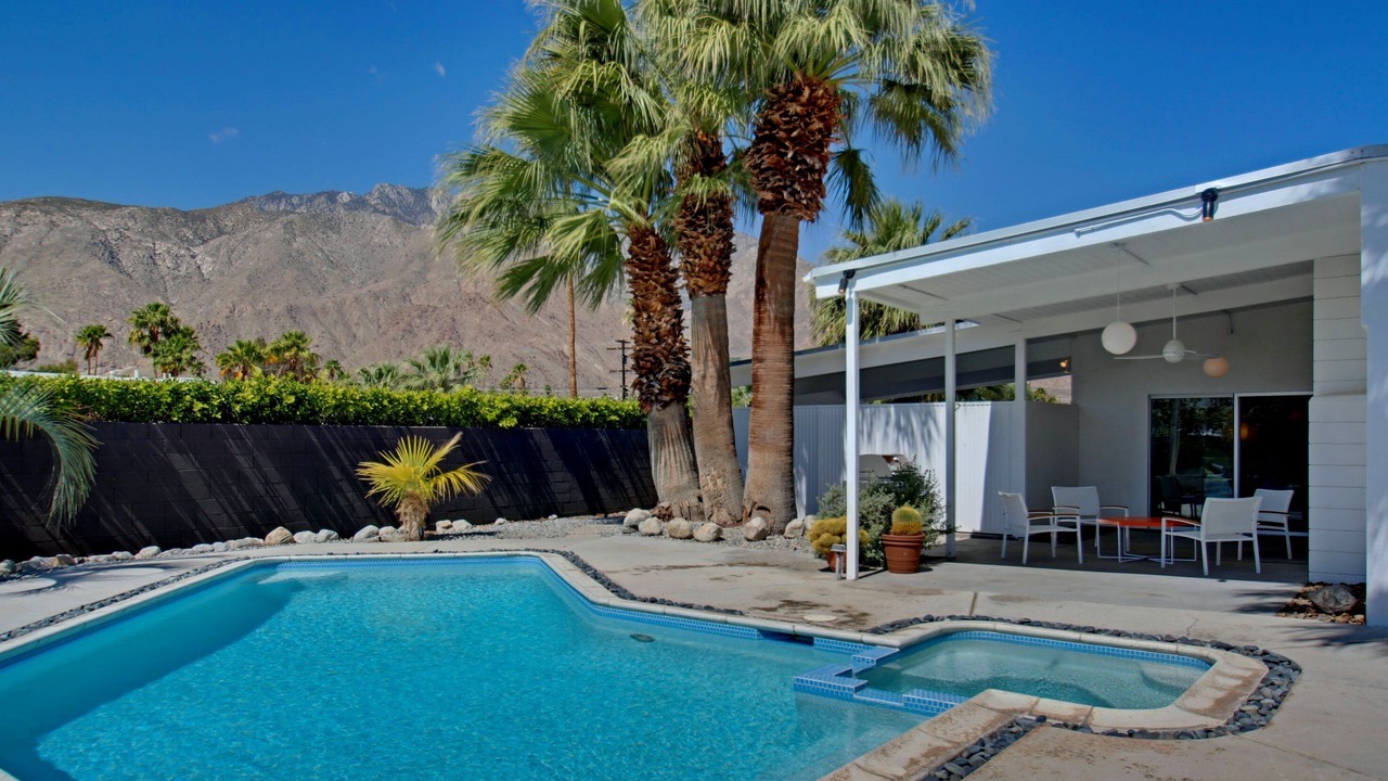 Photo of Outdoor in Racquet Club Estates