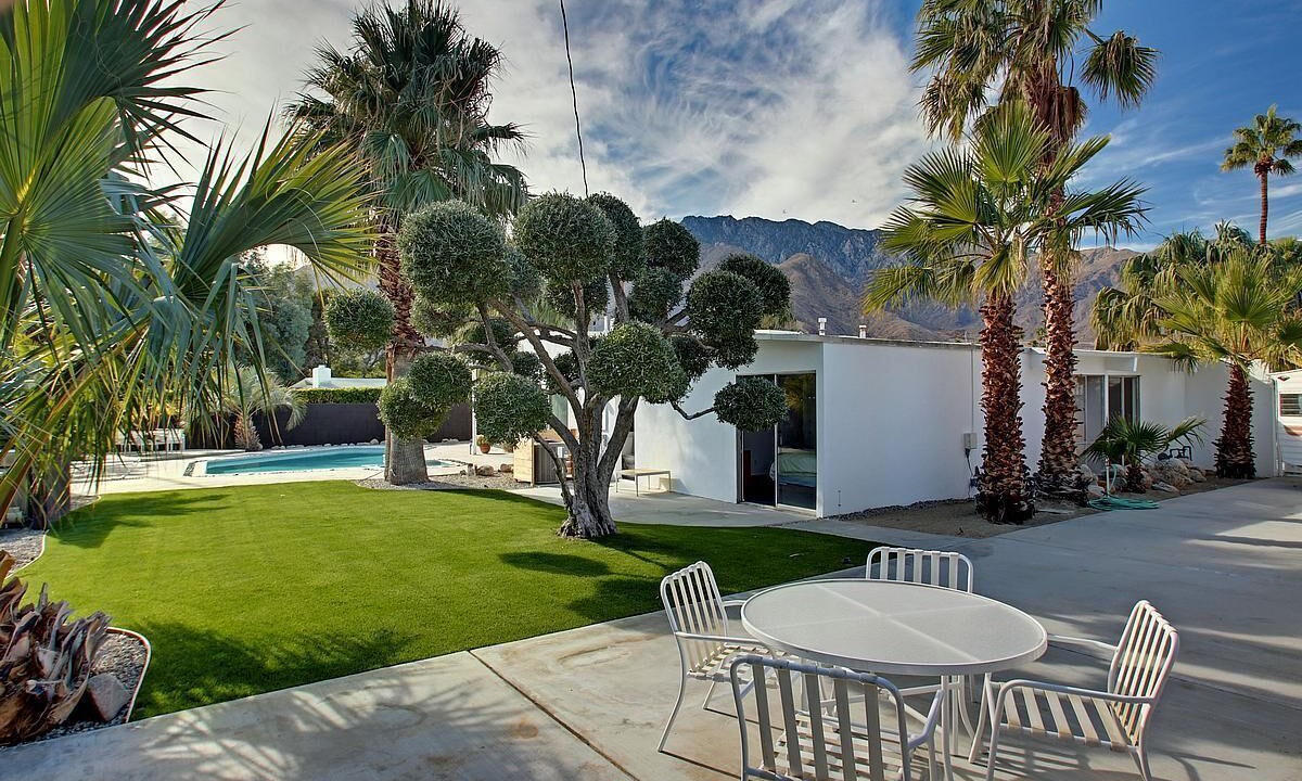 Photo of Outdoor in Racquet Club Estates
