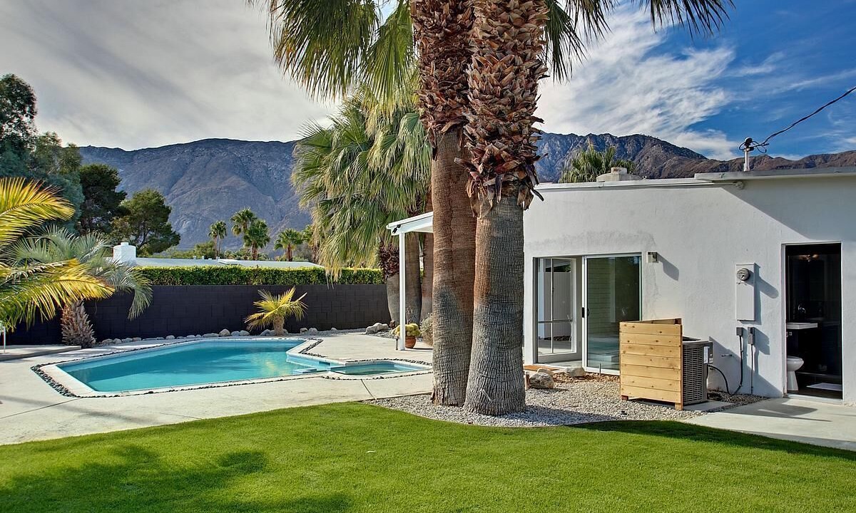 Photo of Outdoor in Racquet Club Estates