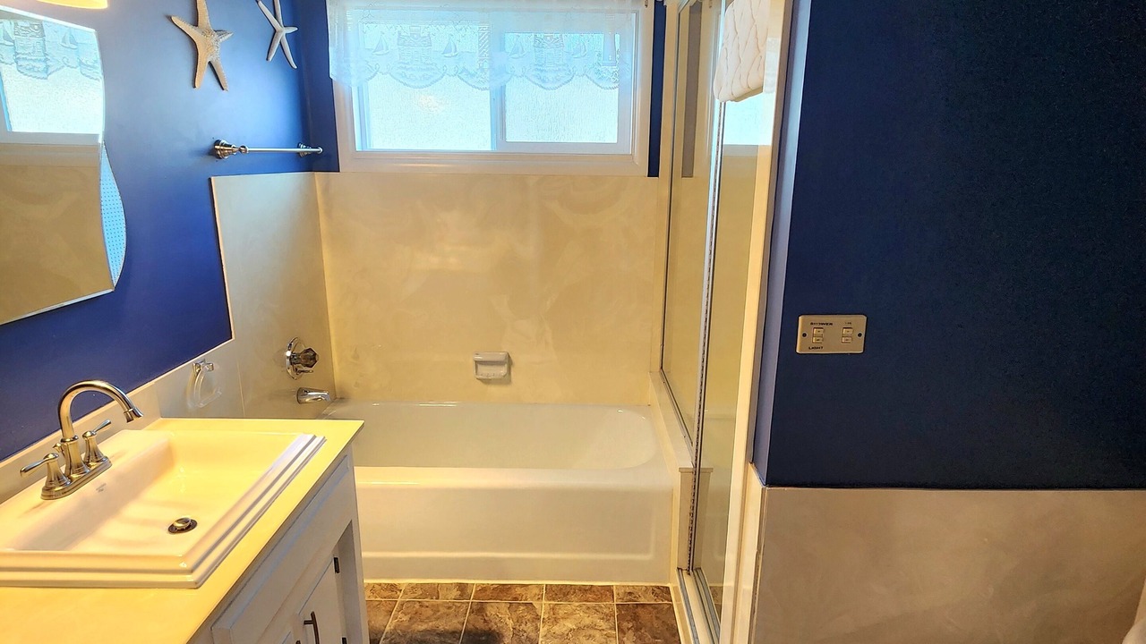 Photo of Bathroom in Harbor