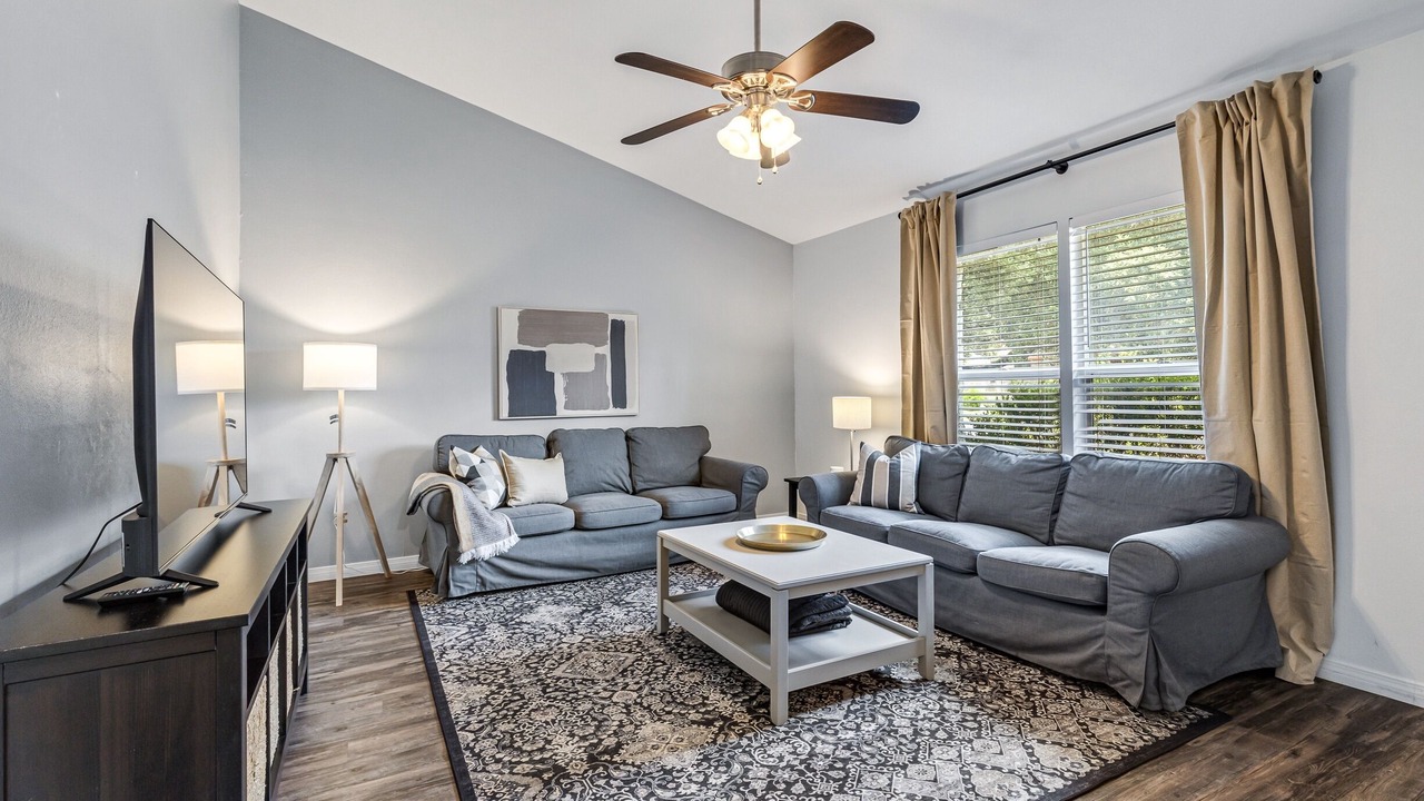 Photo of Livingroom in Westover Hills