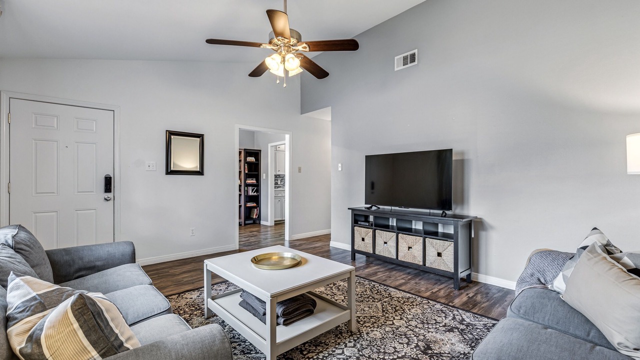 Photo of Livingroom in Westover Hills