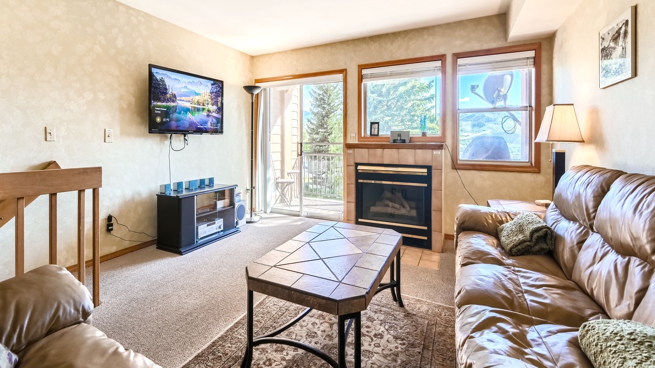 Photo of Livingroom in Edwards