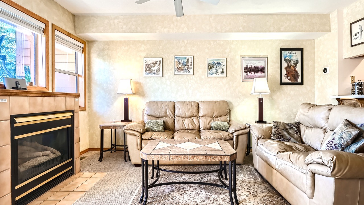 Photo of Livingroom in Edwards