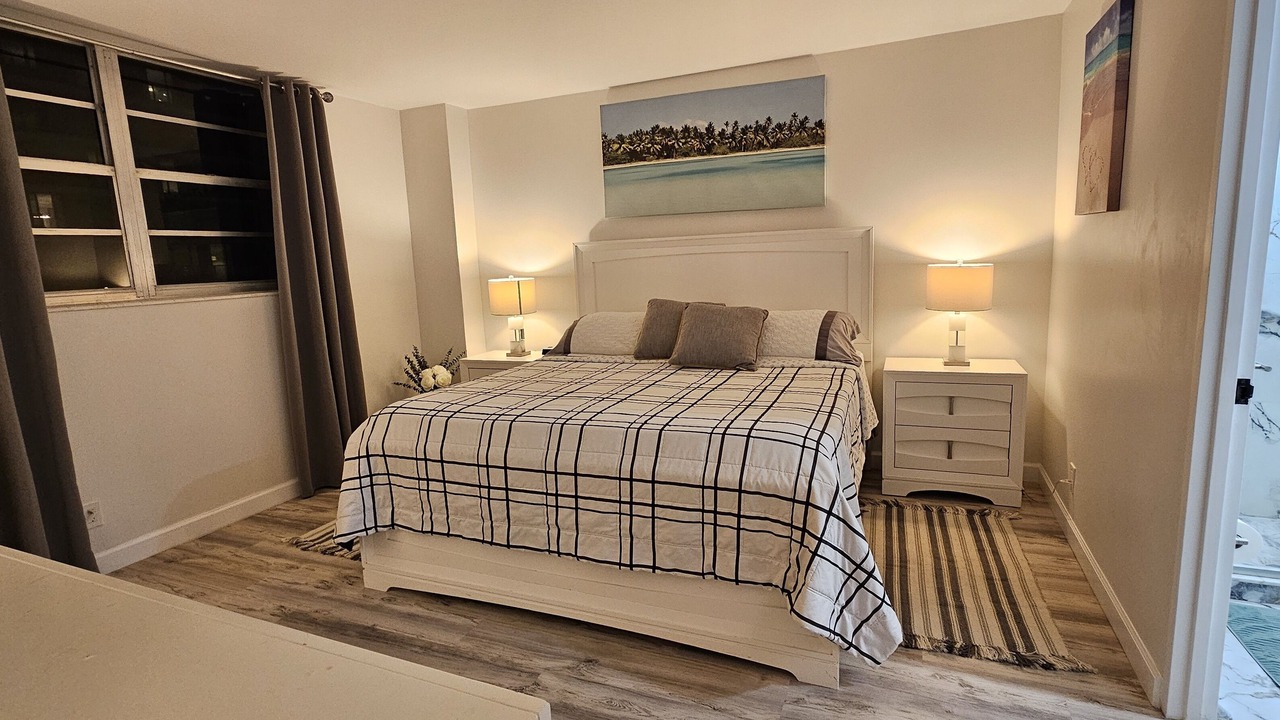 Photo of Bedroom in Hollywood South Central Beach
