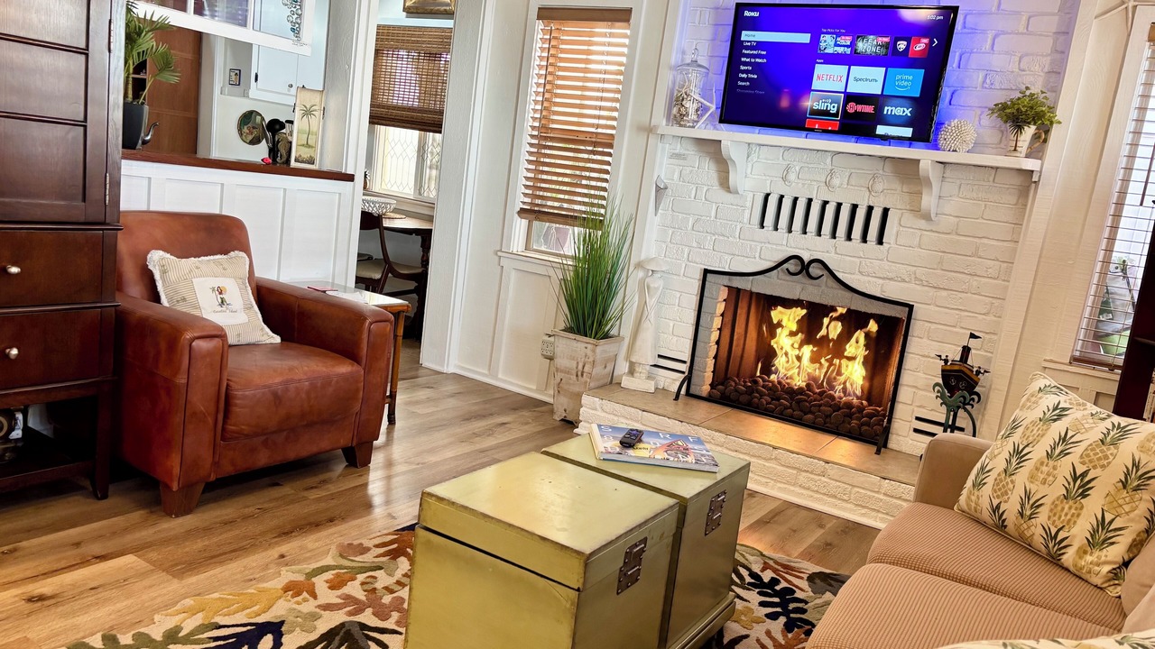 Photo of Livingroom in Old Towne