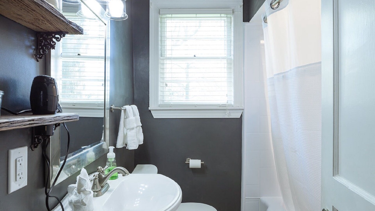 Photo of Bathroom in Merry Oaks