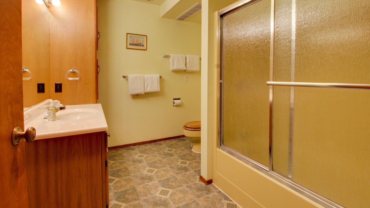 Photo of Bathroom in Manson