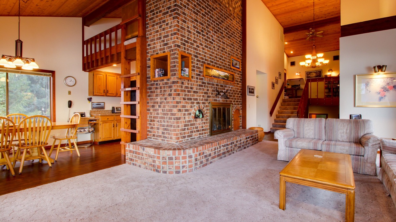 Photo of Livingroom in Manson