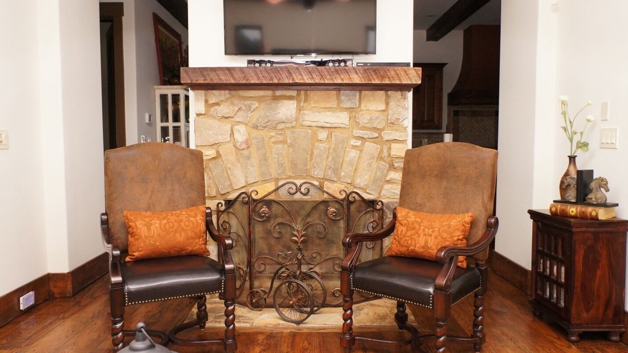 Photo of Livingroom in Dahlonega