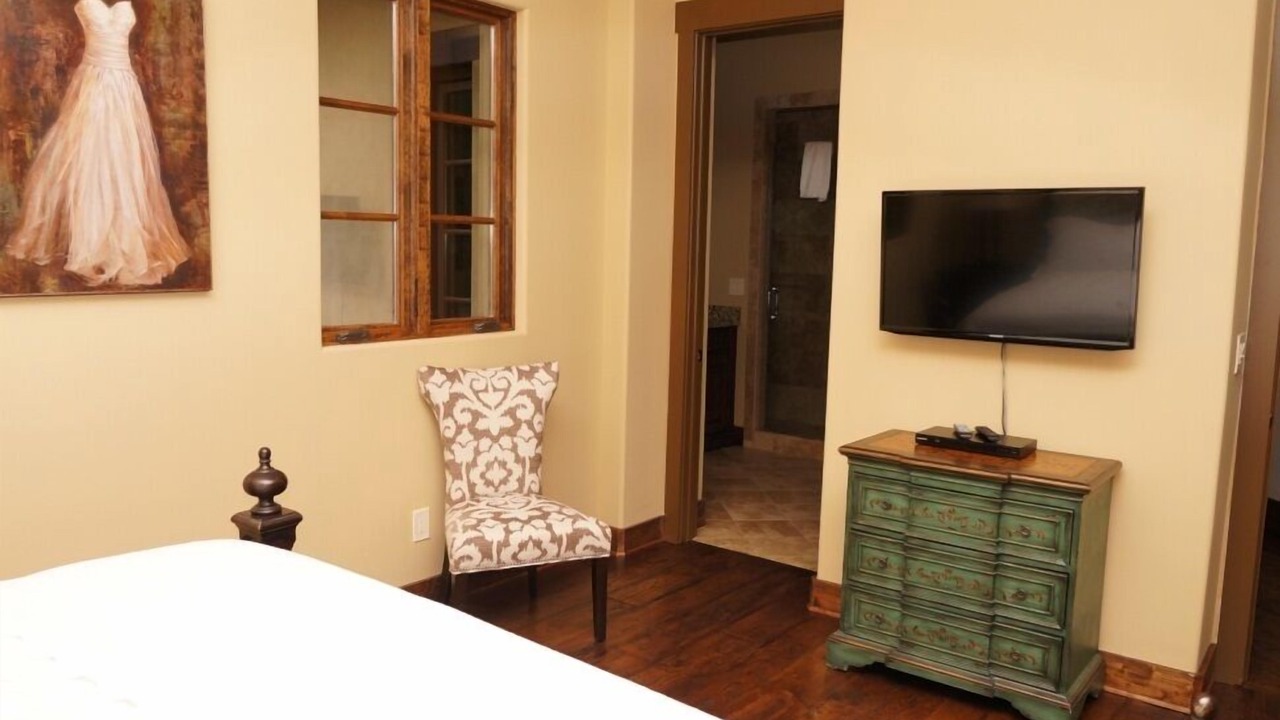 Photo of Bedroom in Dahlonega