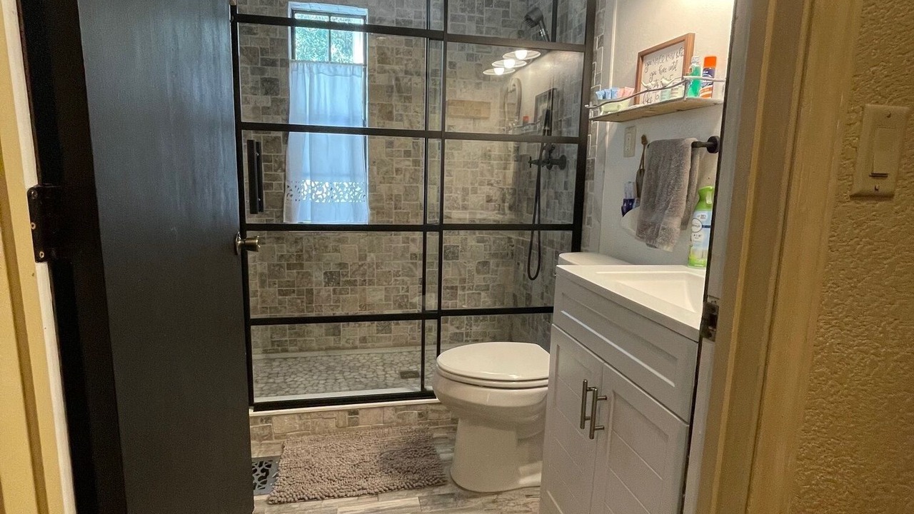 Photo of Bathroom in Reddick