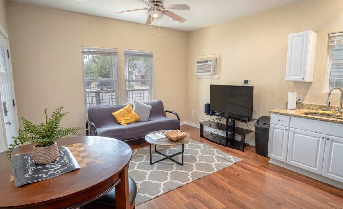 Photo of Livingroom in Near East Side