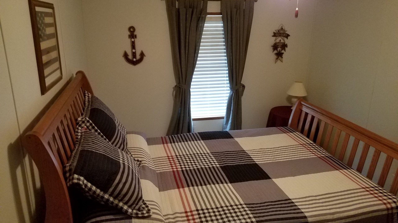 Photo of Bedroom in Byrdstown