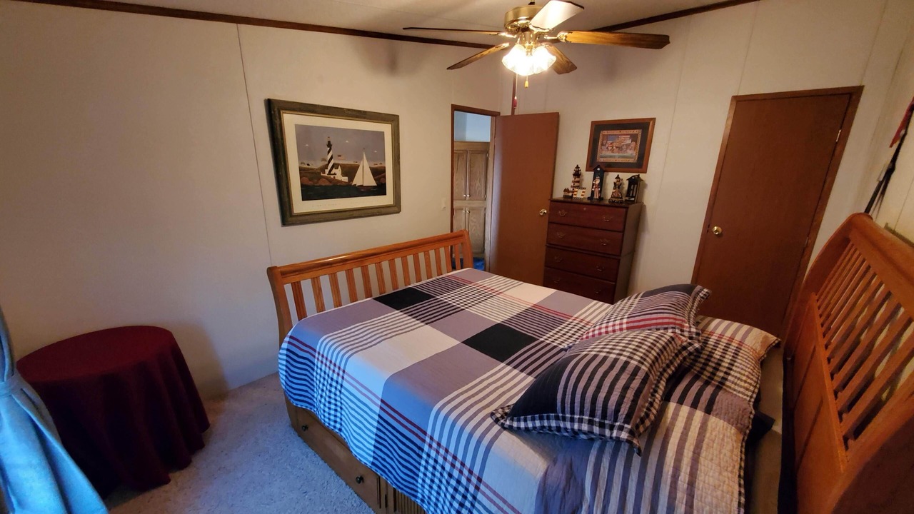 Photo of Bedroom in Byrdstown