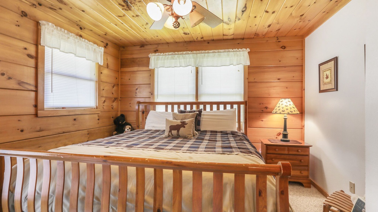 Photo of Bedroom in Wears Valley