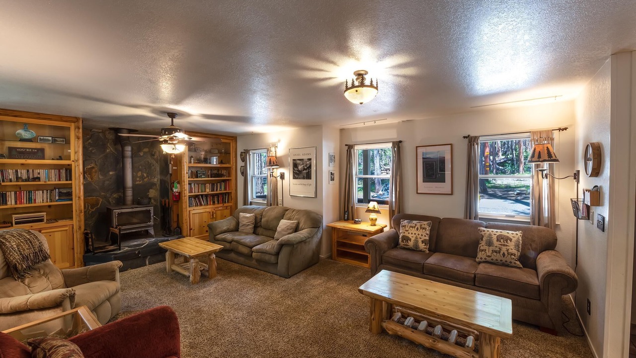 Photo of Livingroom in North Wawona