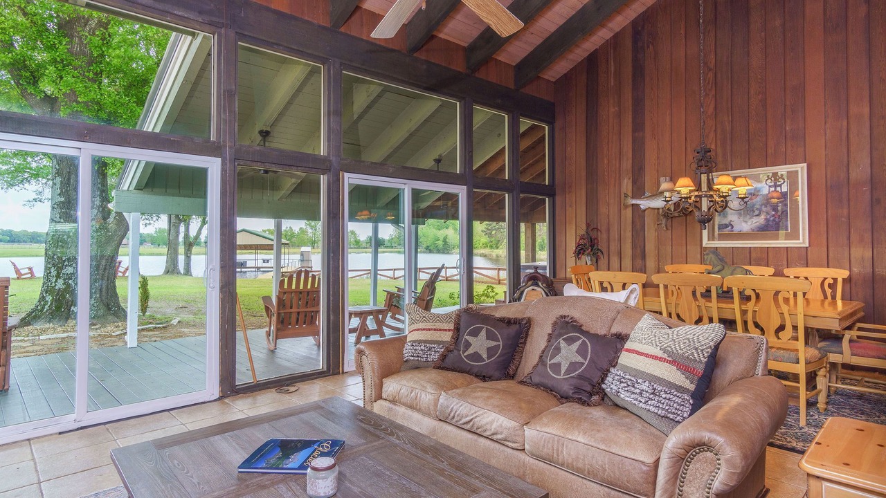 Photo of Livingroom in Lindale