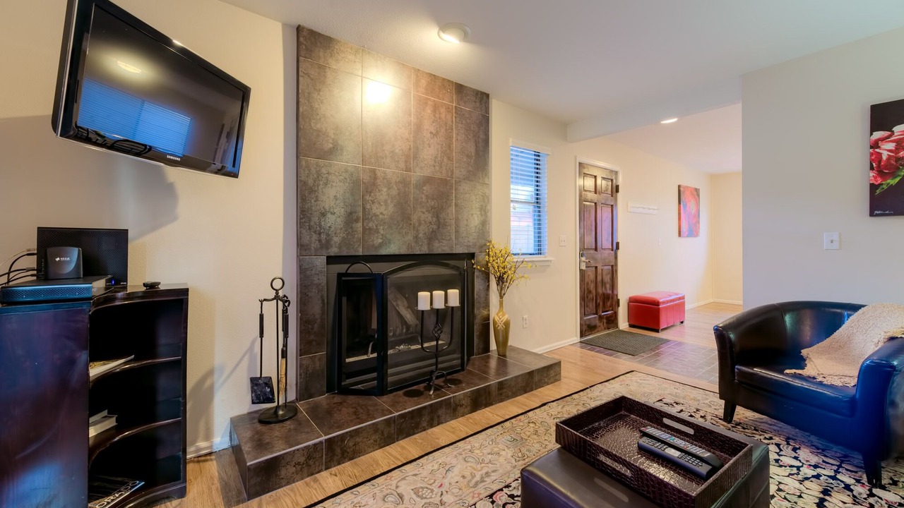 Photo of Livingroom in Downtown