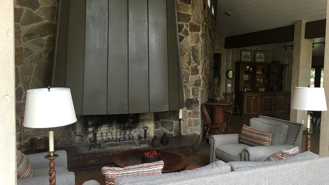 Photo of Livingroom in Center