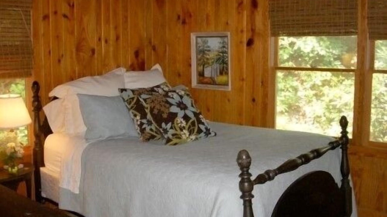 Photo of Bedroom in Salem