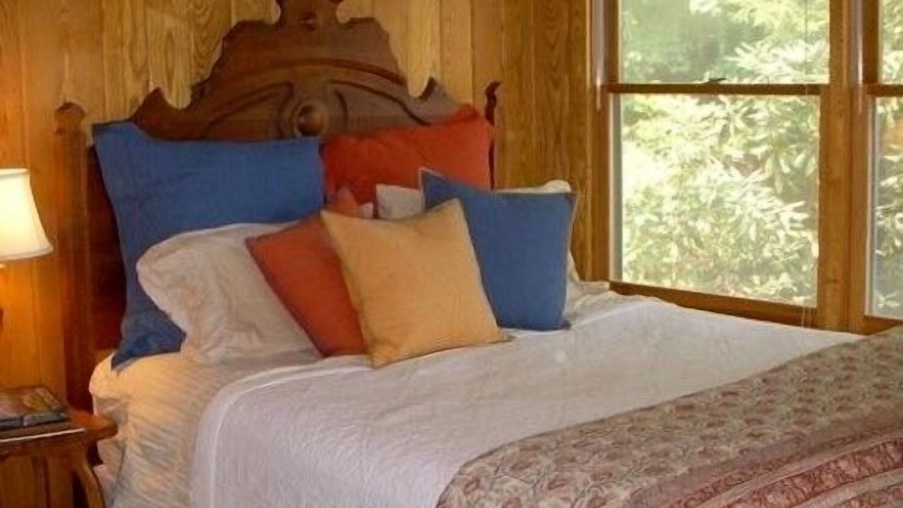 Photo of Bedroom in Salem