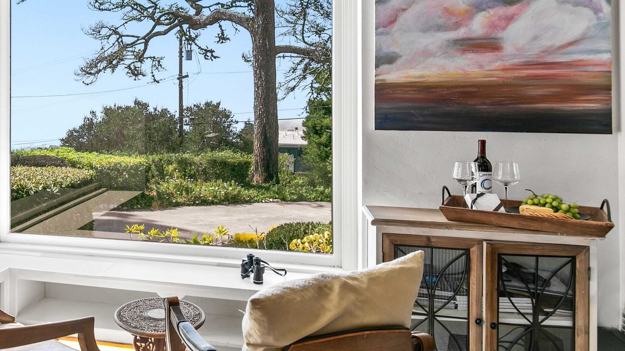 Photo of Livingroom in Northeast Carmel