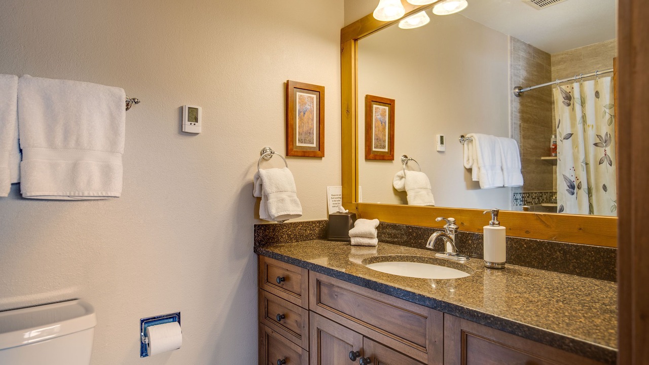 Photo of Bathroom in Four O'Clock