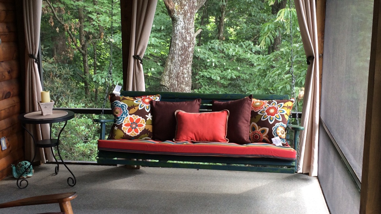 Photo of Livingroom in Screamer Mountain