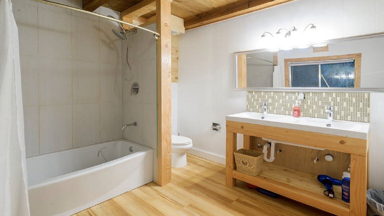 Photo of Bathroom in Glacier