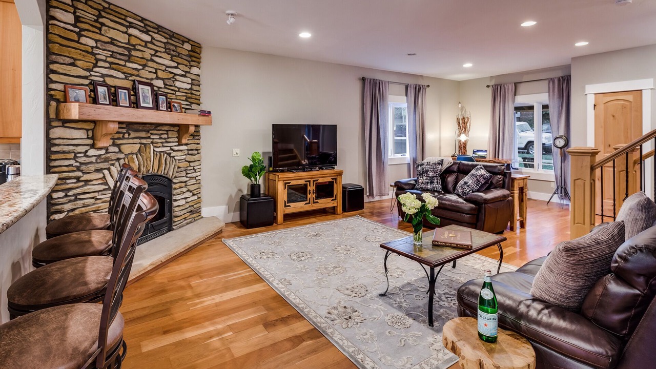Photo of Livingroom in Whittier