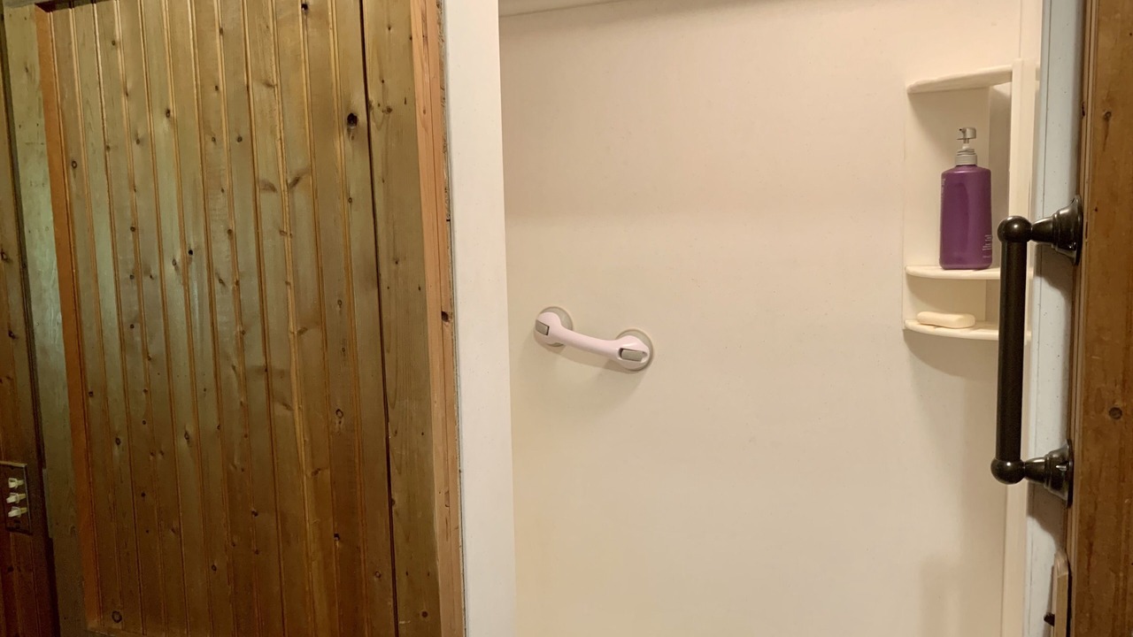 Photo of Bathroom in Niles