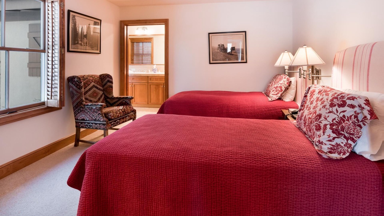 Photo of Bedroom in Elkhorn