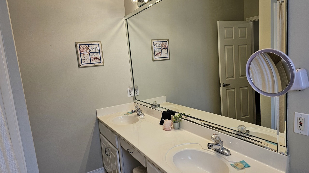Photo of Bathroom in Dauphin Island