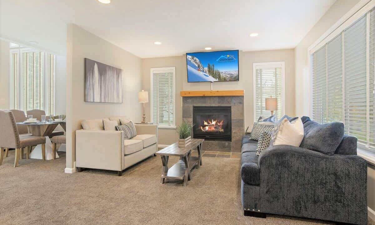 Photo of Livingroom in Midvale