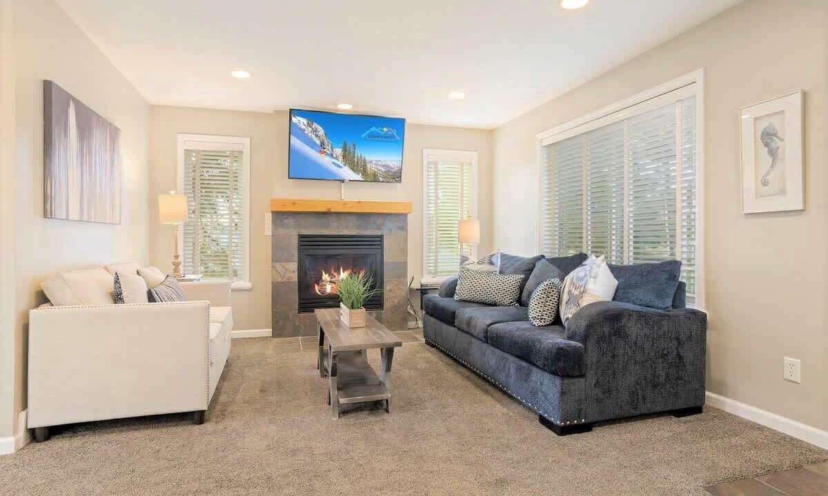 Photo of Livingroom in Midvale