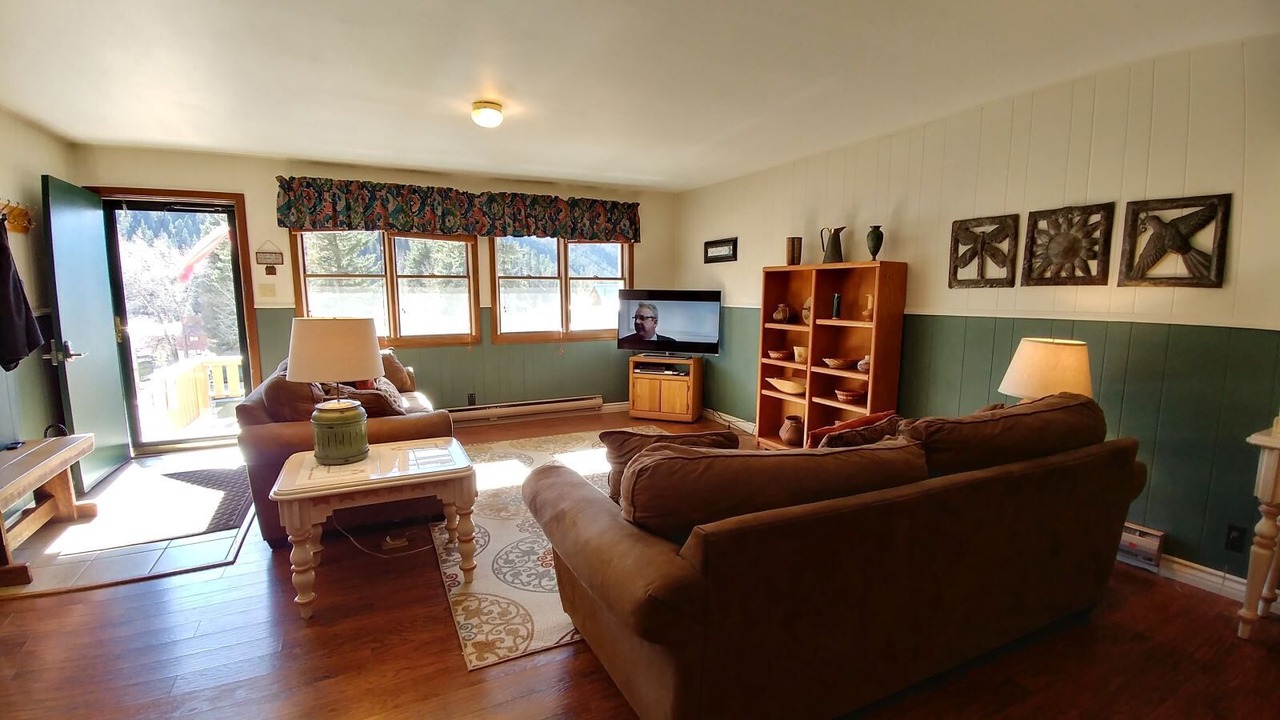 Photo of Livingroom in Red River