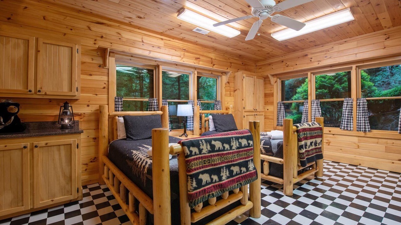 Photo of Bedroom in Foxfire Estates