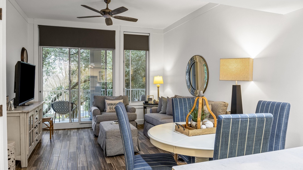 Photo of Livingroom in Baytowne Wharf