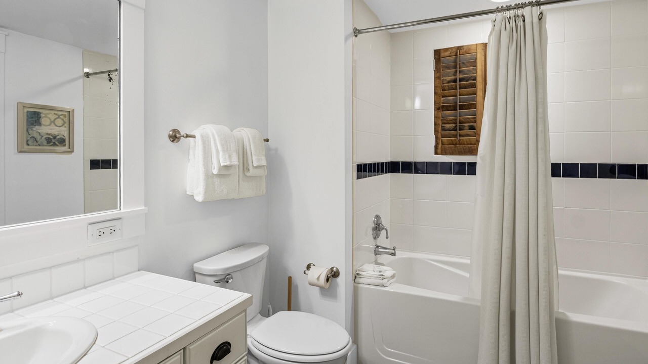 Photo of Bathroom in Baytowne Wharf