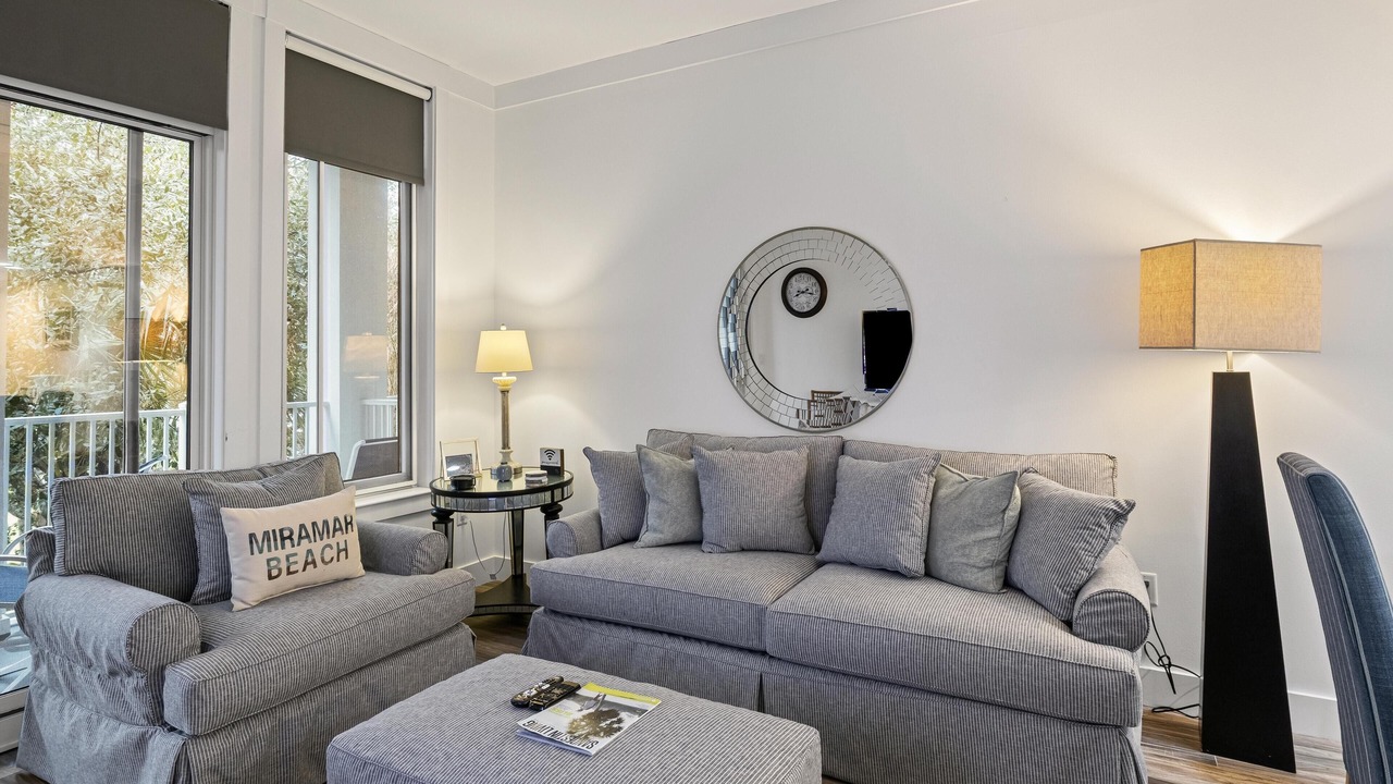 Photo of Livingroom in Baytowne Wharf