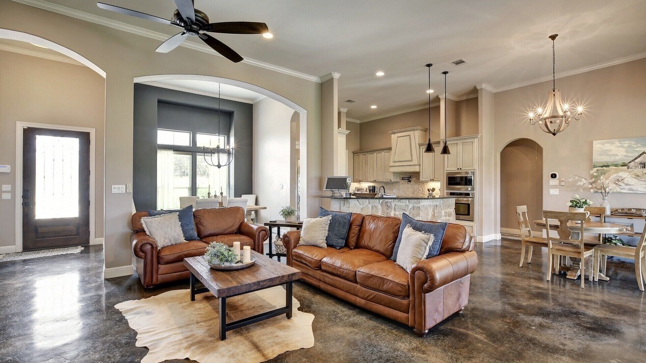 Photo of Livingroom in West Cave Estates