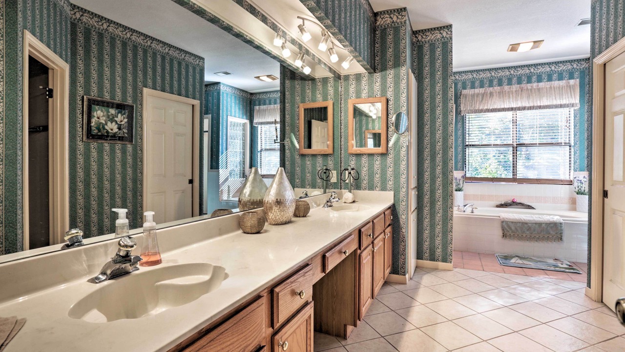 Photo of Bathroom in Canyon Lake