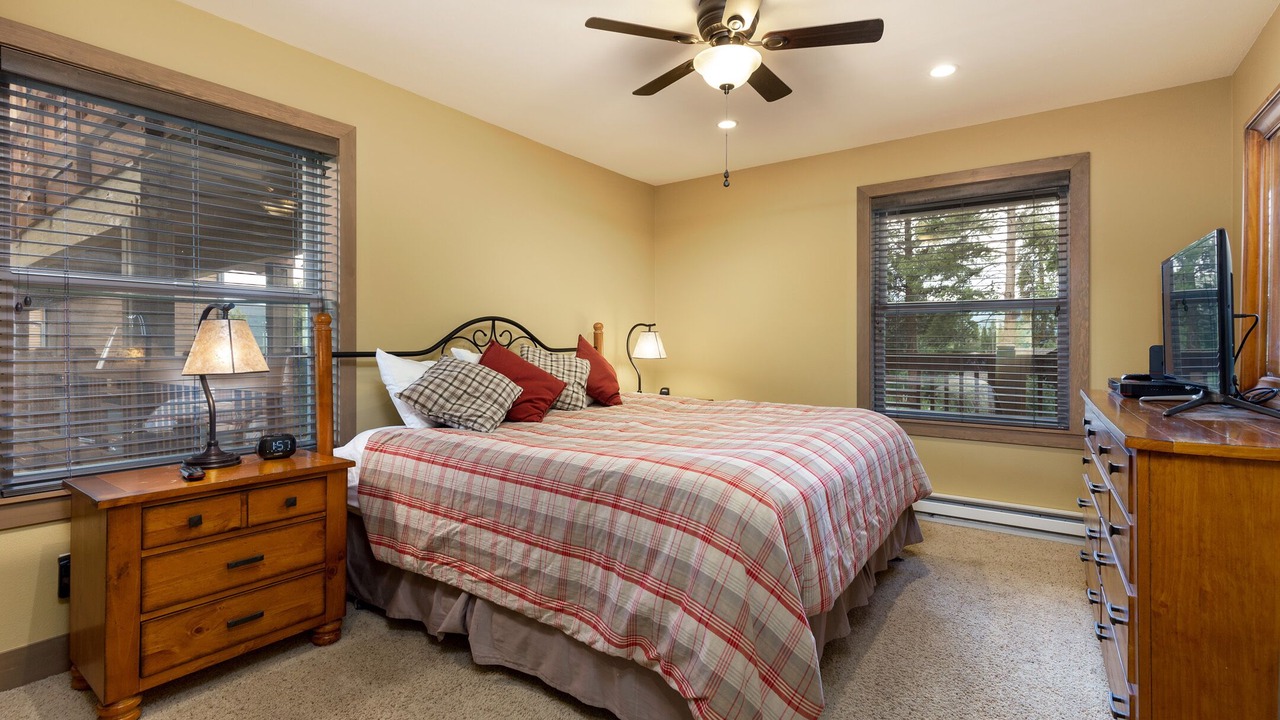 Photo of Bedroom in Four O'Clock