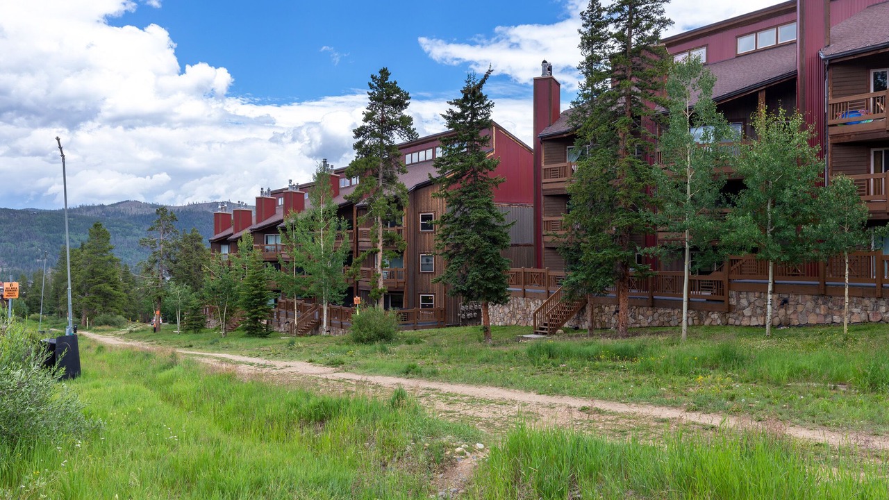 Photo of Outdoor in Four O'Clock