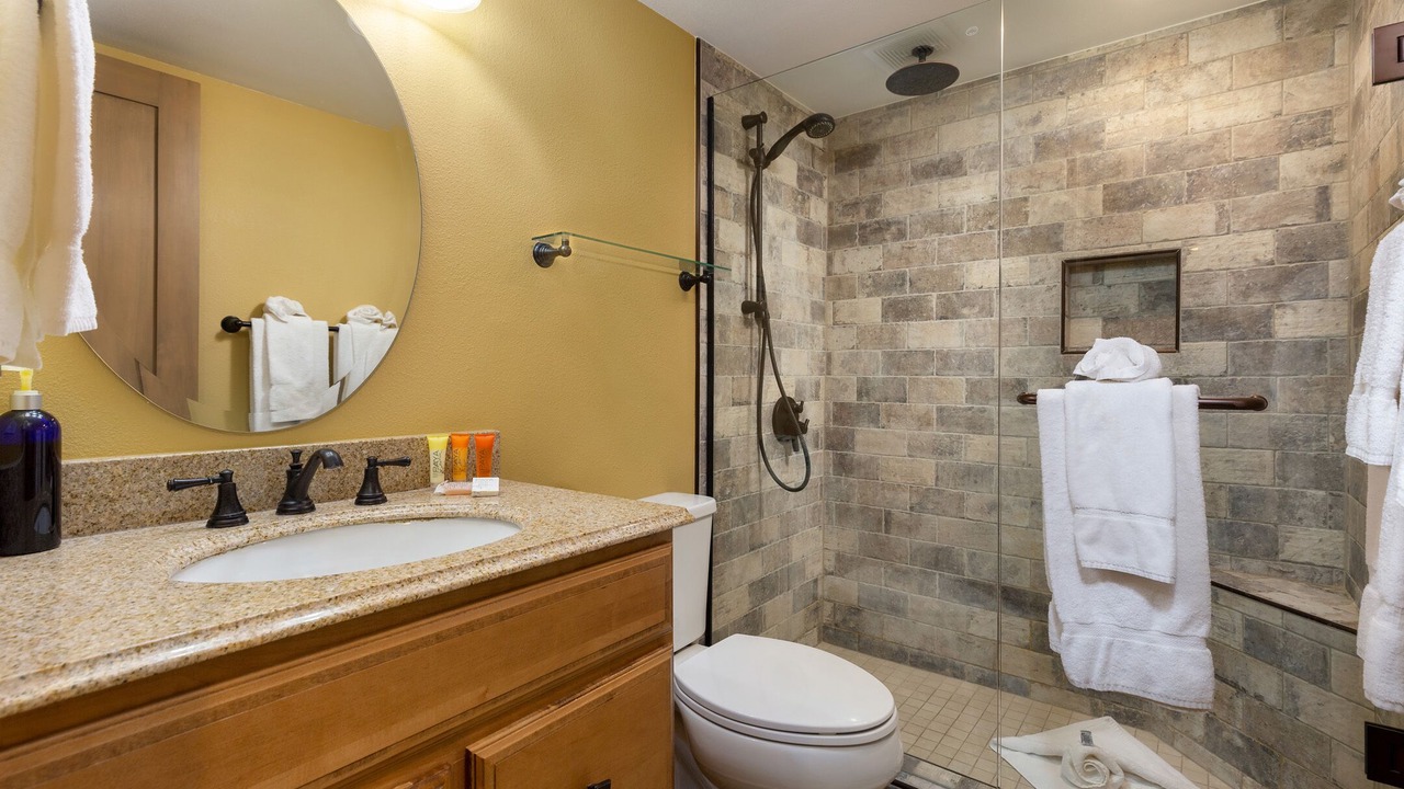 Photo of Bathroom in Four O'Clock