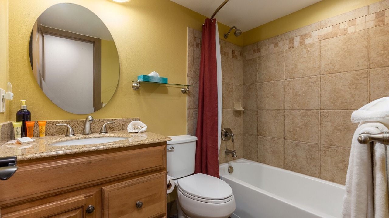 Photo of Bathroom in Four O'Clock